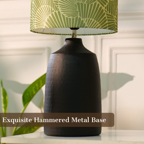 Exquisites Hammered Metal Base