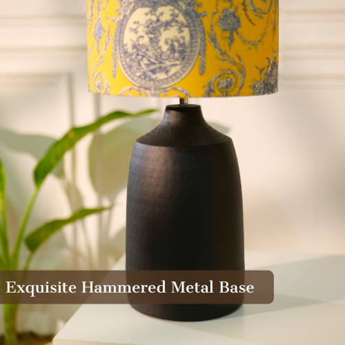 Exquisites Hammered Metal Base